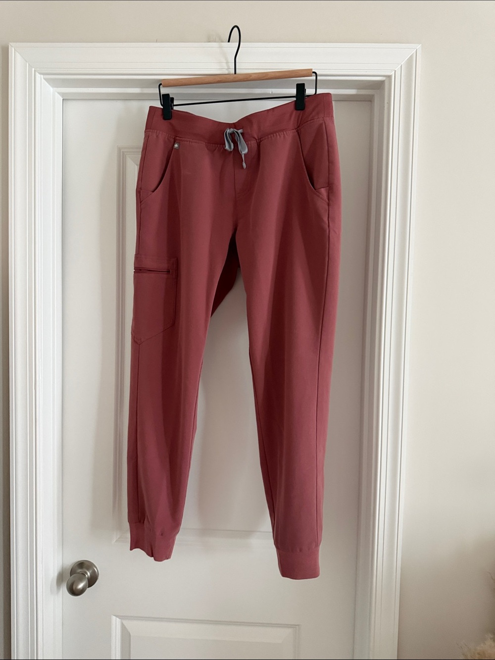 Figs Women’s Mauve Jogger Pants with Gray Drawstring